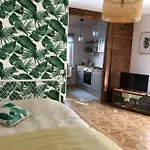 Cute Apartment, Next To Old Town, With Free Parking Apartman *